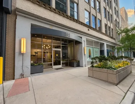 565 West Quincy Street Chicago IL 60661