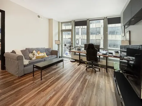 565 West Quincy Street Chicago IL 60661