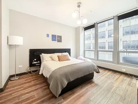 565 West Quincy Street Chicago IL 60661
