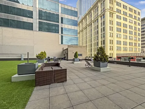 565 West Quincy Street Chicago IL 60661