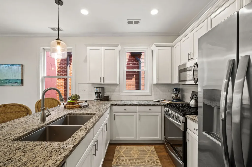 1123 West Altgeld Street Chicago IL 60614