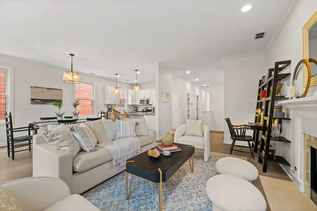 1123 West Altgeld Street Chicago IL 60614