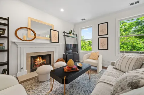1123 West Altgeld Street Chicago IL 60614