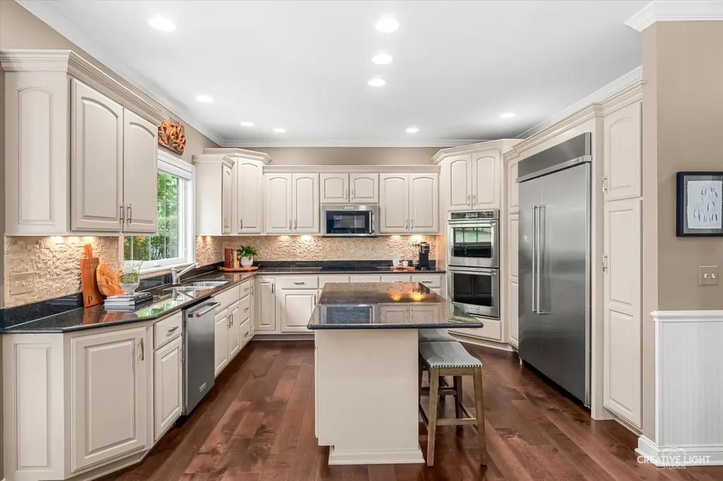 1114 Chadwick Court Aurora IL 60502