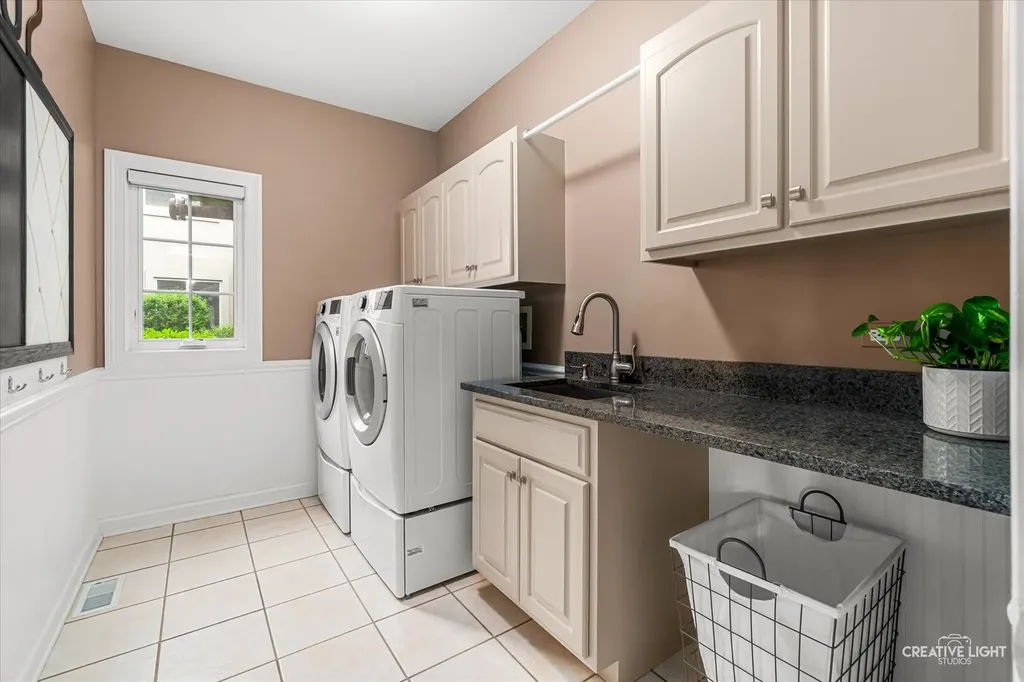 1114 Chadwick Court Aurora IL 60502