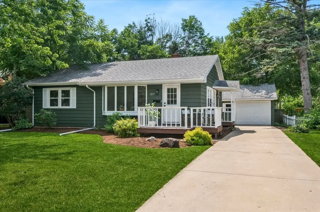 317 South 12th Street St. Charles IL 60174