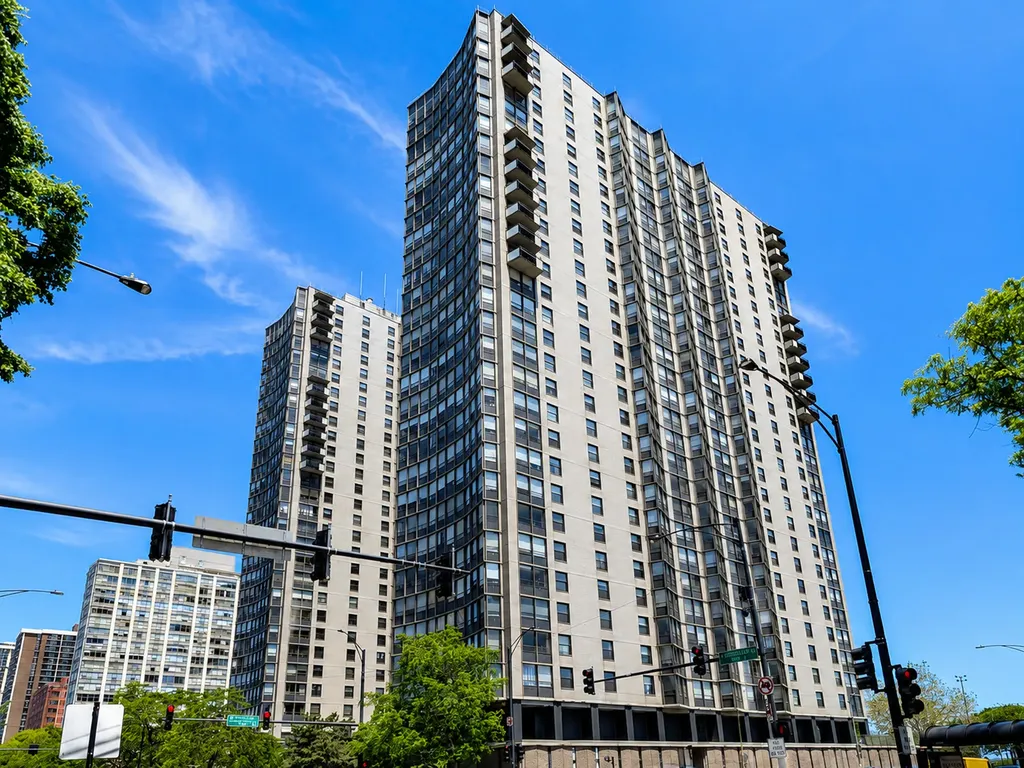 5701 North Sheridan Road Chicago IL 60660