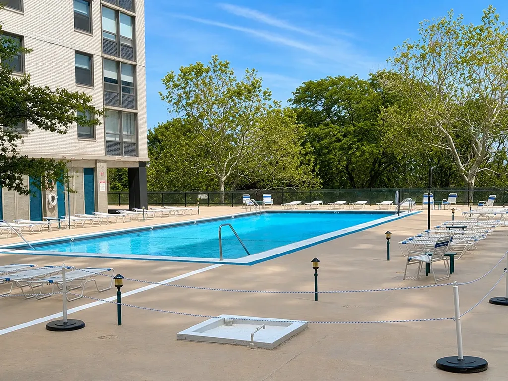 5701 North Sheridan Road Chicago IL 60660