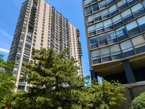 5701 North Sheridan Road Chicago IL 60660