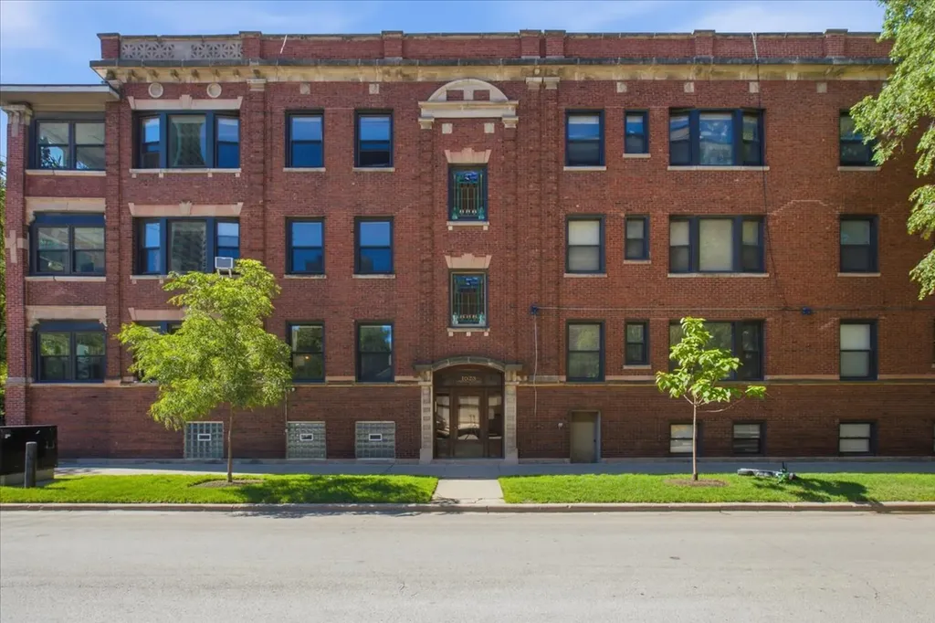 1023 West Thorndale Avenue Chicago IL 60660