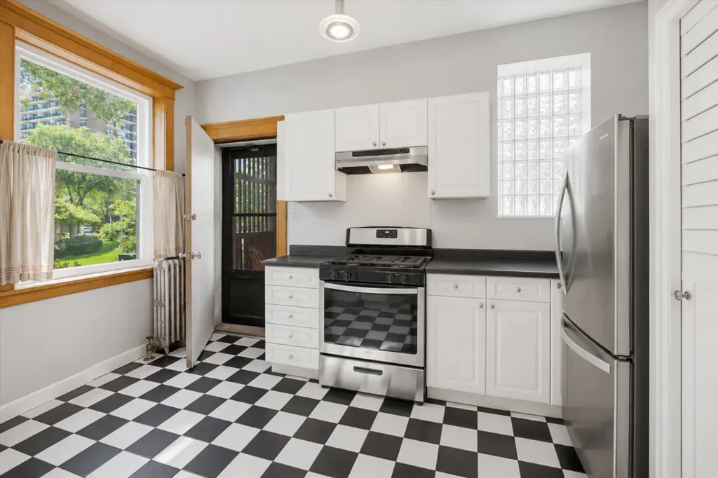 1023 West Thorndale Avenue Chicago IL 60660
