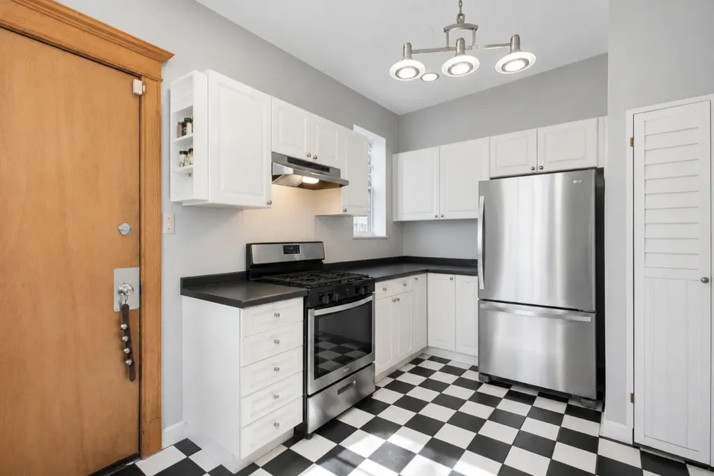1023 West Thorndale Avenue Chicago IL 60660