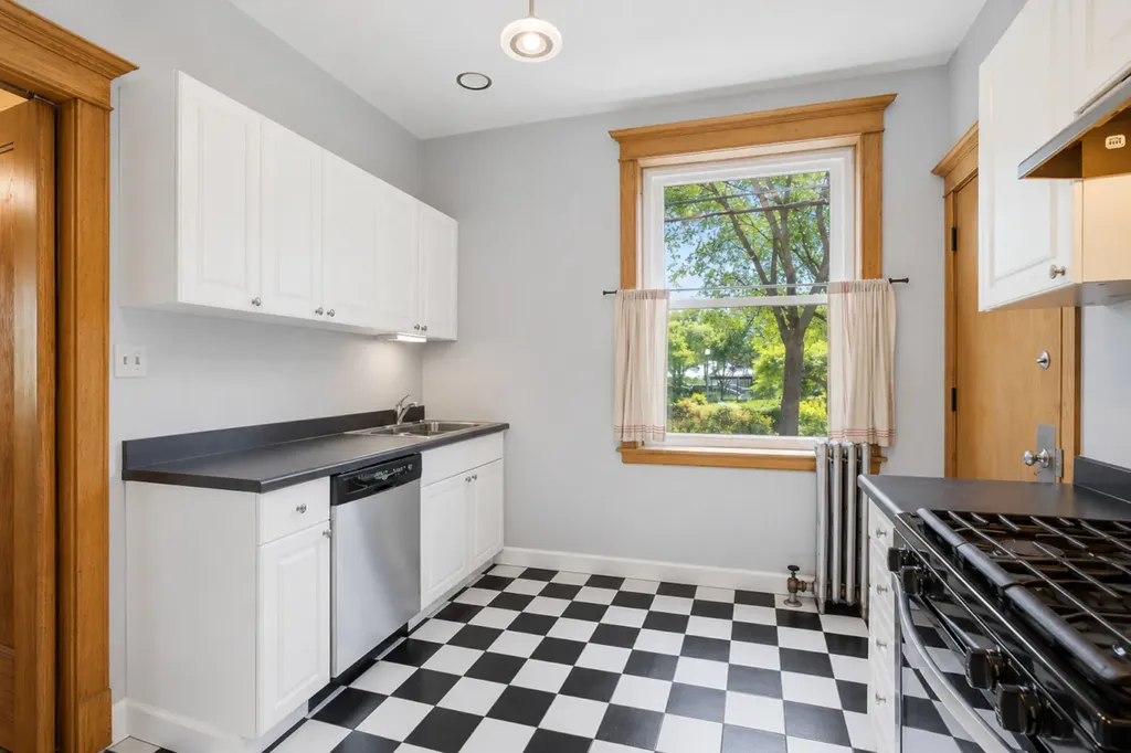 1023 West Thorndale Avenue Chicago IL 60660