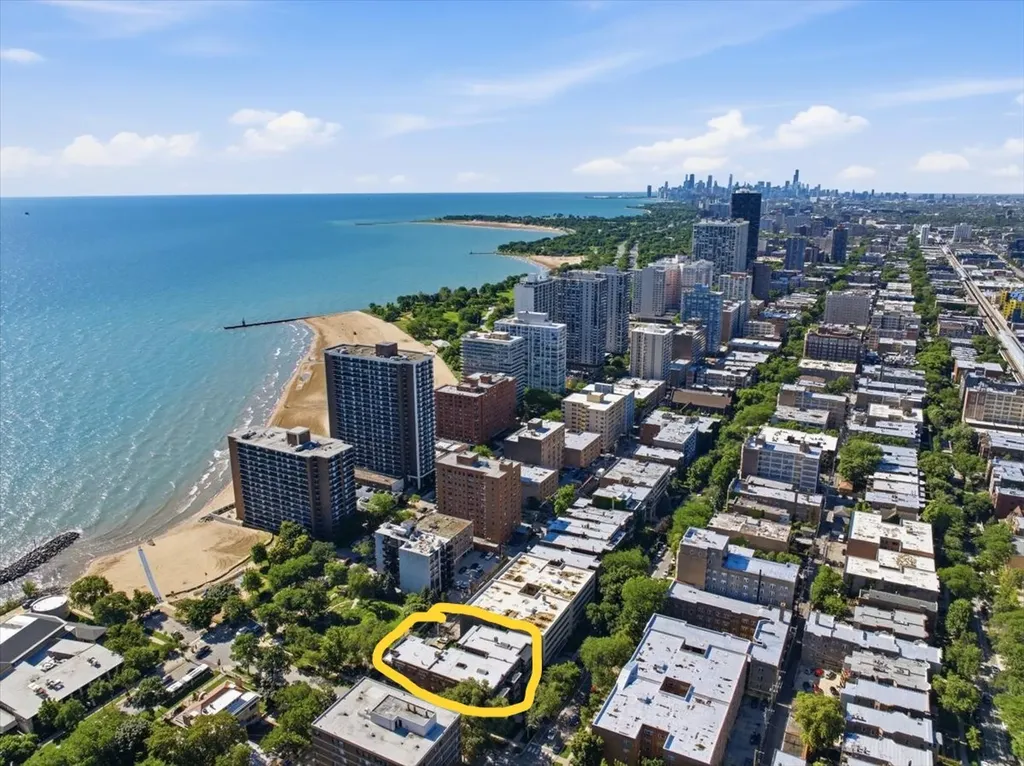 1023 West Thorndale Avenue Chicago IL 60660
