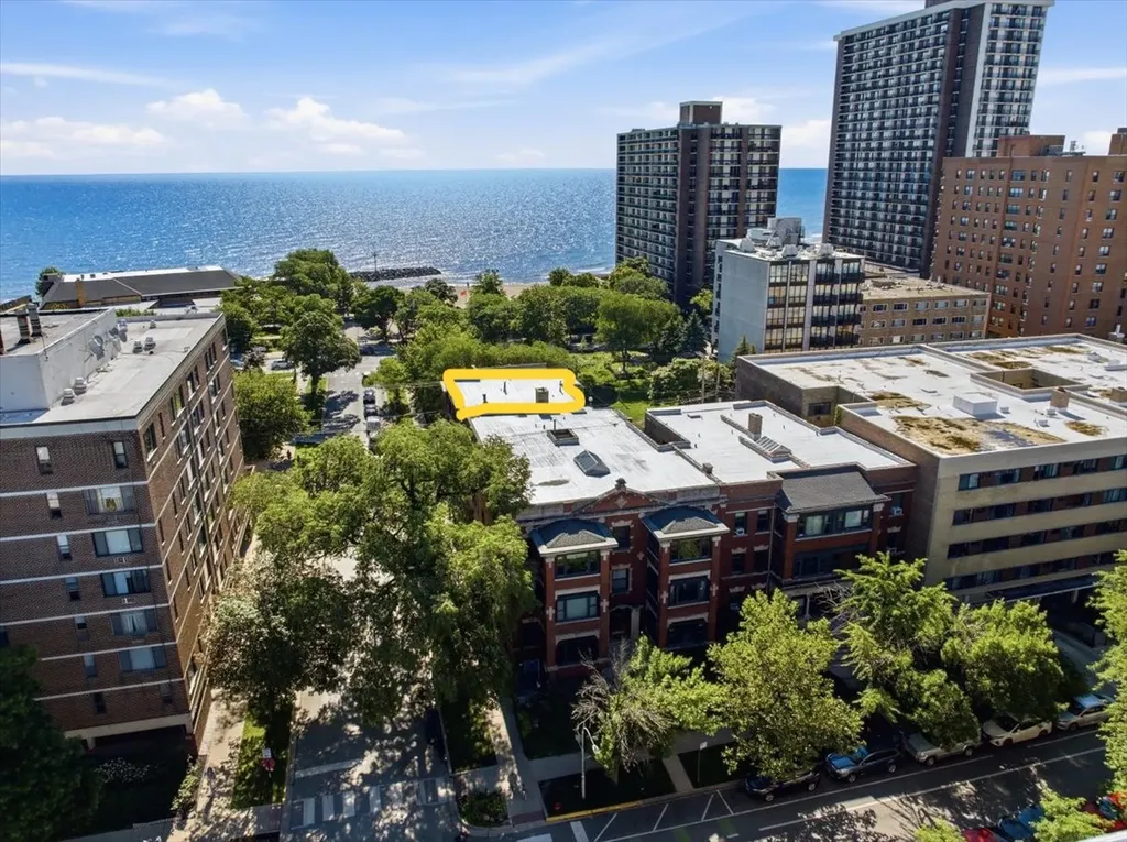 1023 West Thorndale Avenue Chicago IL 60660