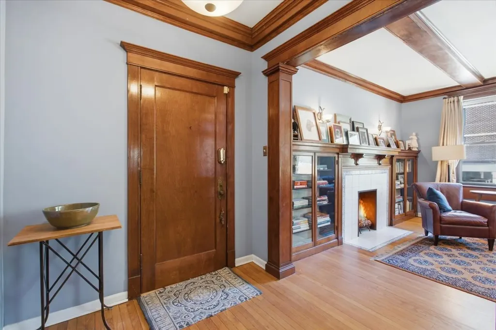 1023 West Thorndale Avenue Chicago IL 60660