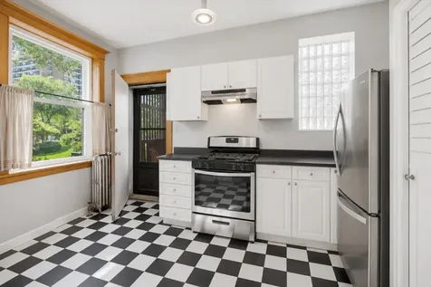 1023 West Thorndale Avenue Chicago IL 60660