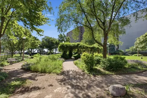 1023 West Thorndale Avenue Chicago IL 60660