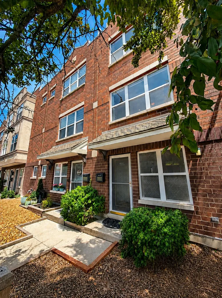 4851 North Pulaski Road Chicago IL 60630