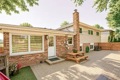 554 Patton Drive Buffalo Grove IL 60089