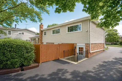 554 Patton Drive Buffalo Grove IL 60089