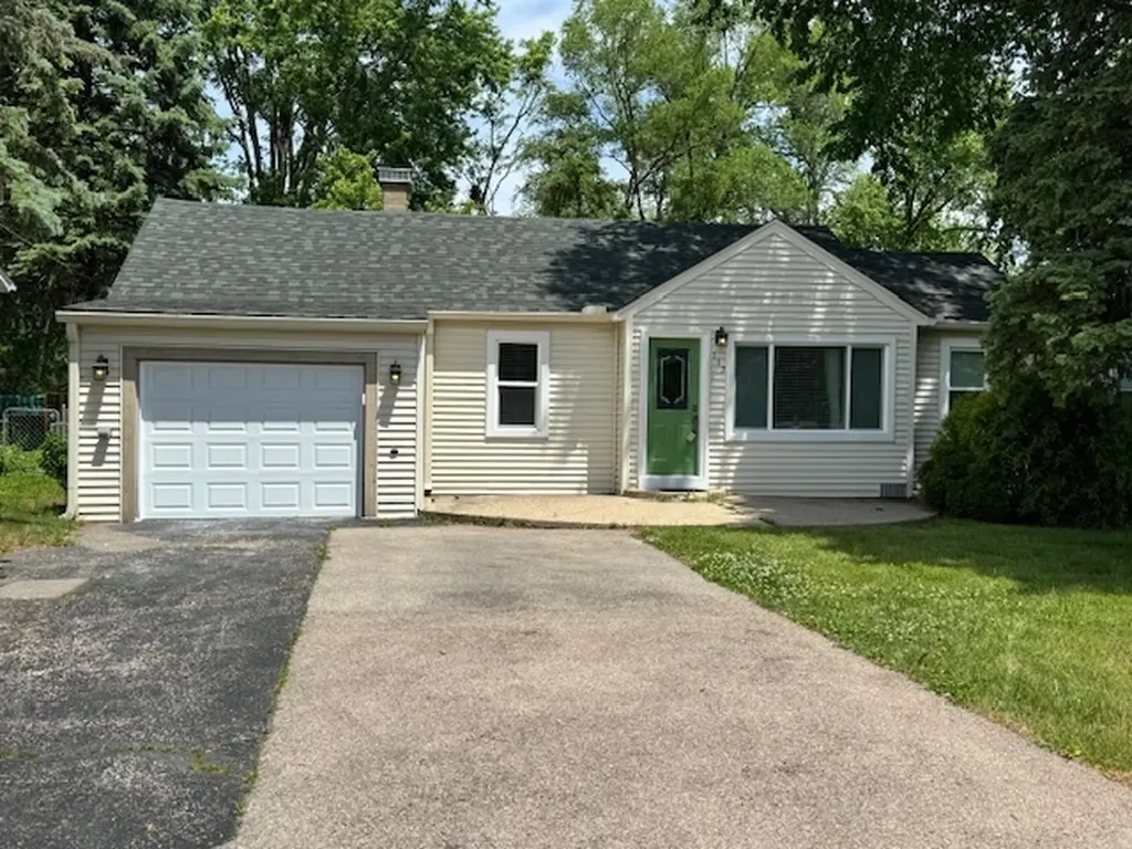 113 Pheasant Trail Lake In The Hills IL 60156