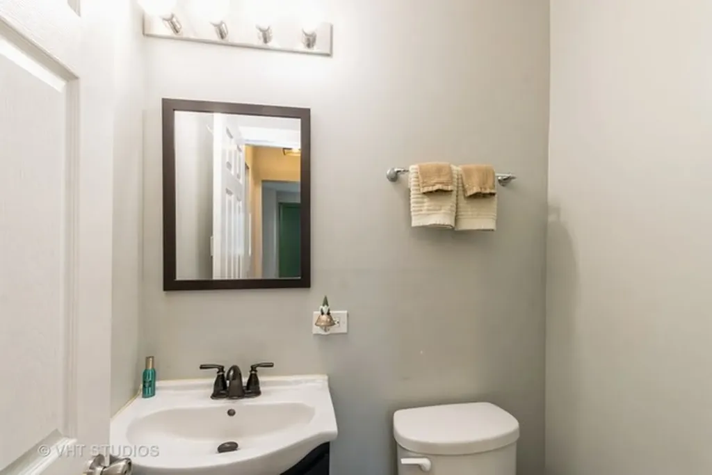 113 Pheasant Trail Lake In The Hills IL 60156