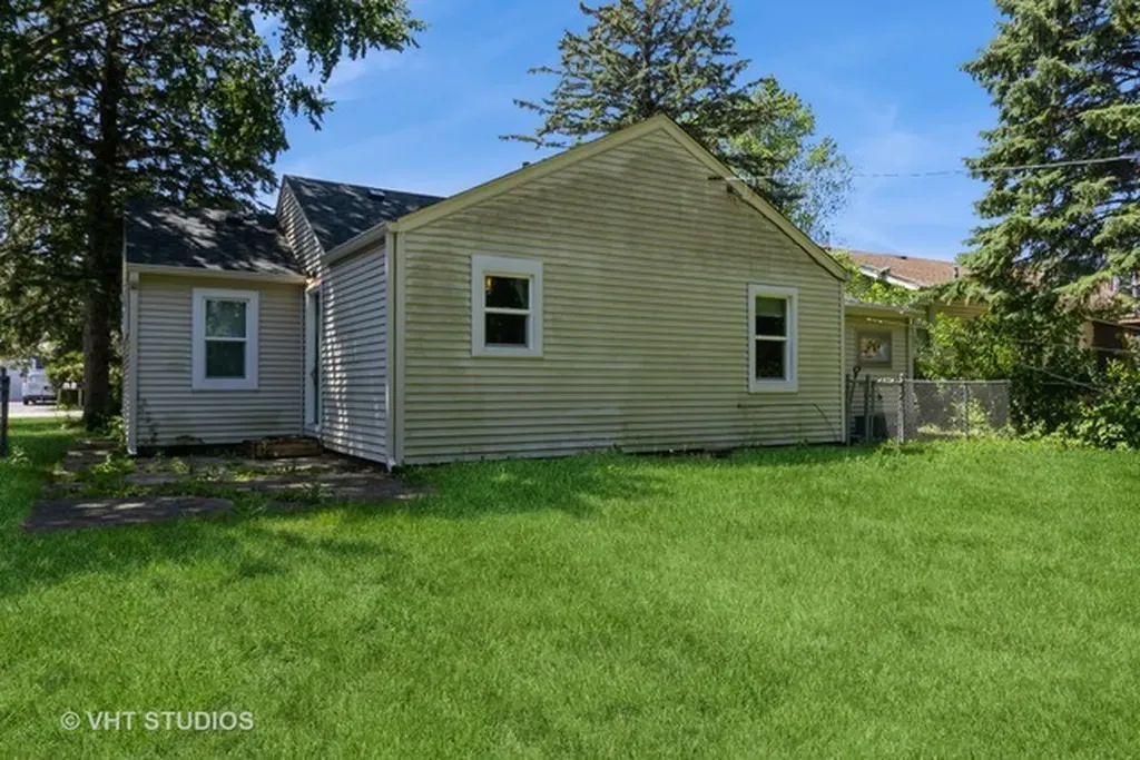 113 Pheasant Trail Lake In The Hills IL 60156