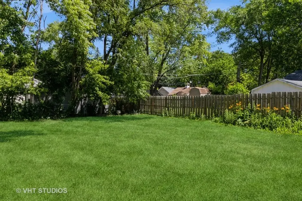 113 Pheasant Trail Lake In The Hills IL 60156