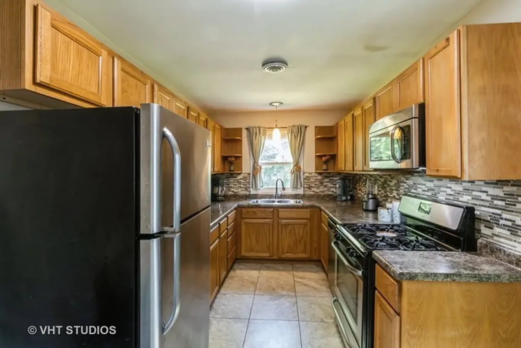 113 Pheasant Trail Lake In The Hills IL 60156