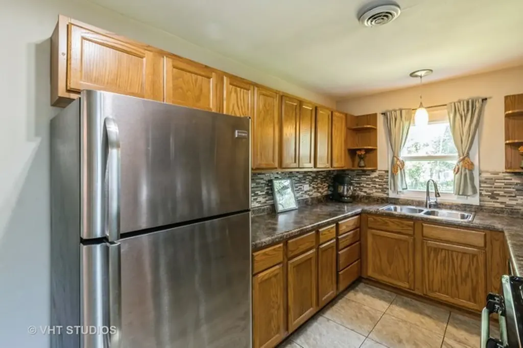 113 Pheasant Trail Lake In The Hills IL 60156