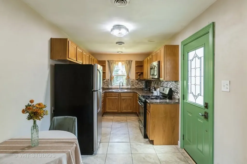113 Pheasant Trail Lake In The Hills IL 60156