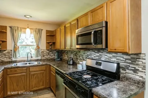 113 Pheasant Trail Lake In The Hills IL 60156