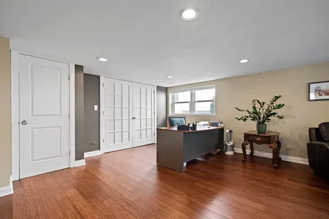 8821 Congress Park Avenue Brookfield IL 60513