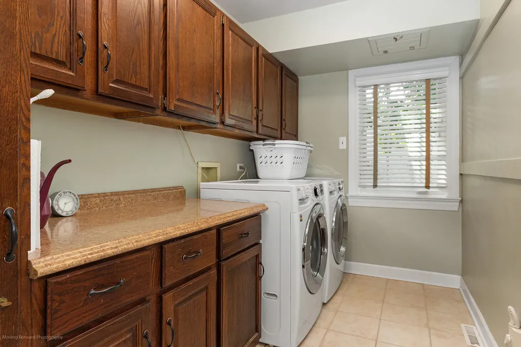 6465 Cherokee Drive Indian Head Park IL 60525