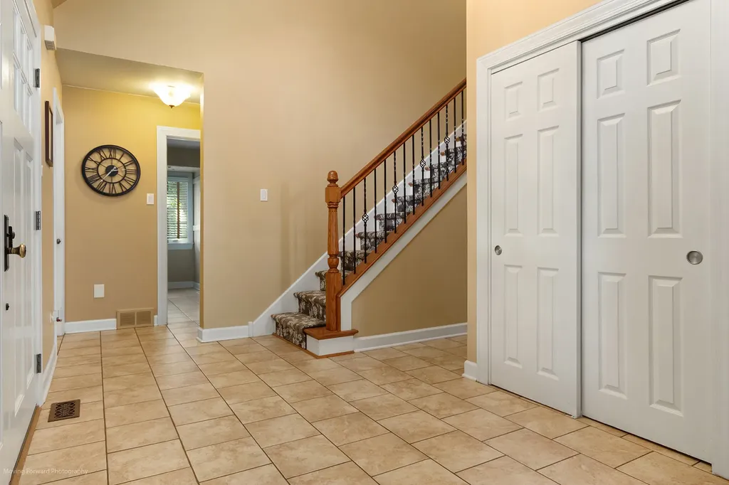 6465 Cherokee Drive Indian Head Park IL 60525