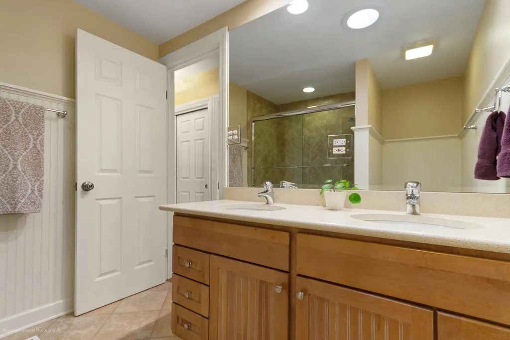 6465 Cherokee Drive Indian Head Park IL 60525