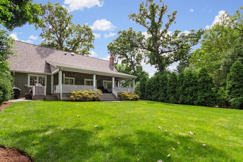 6465 Cherokee Drive Indian Head Park IL 60525