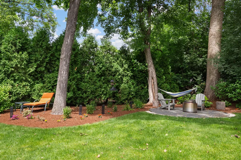 6465 Cherokee Drive Indian Head Park IL 60525