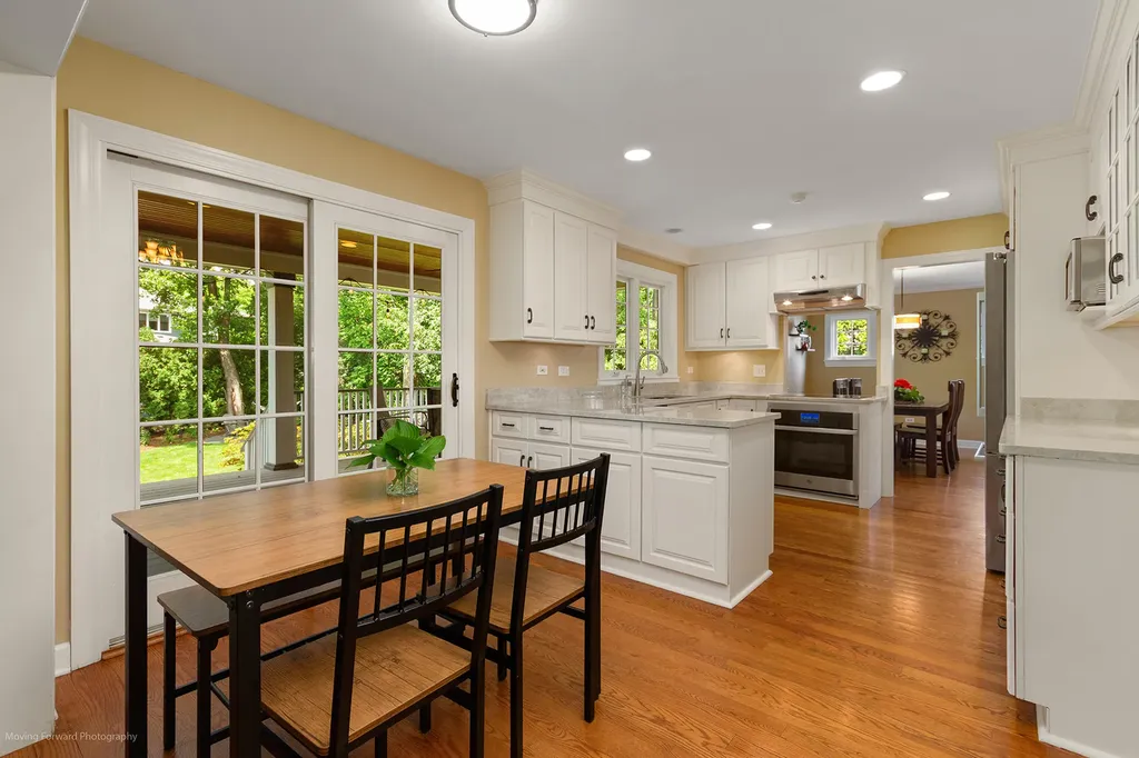 6465 Cherokee Drive Indian Head Park IL 60525