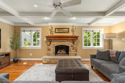6465 Cherokee Drive Indian Head Park IL 60525