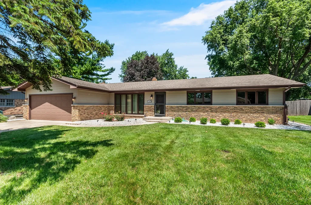 1008 Lark Lane Shorewood IL 60404
