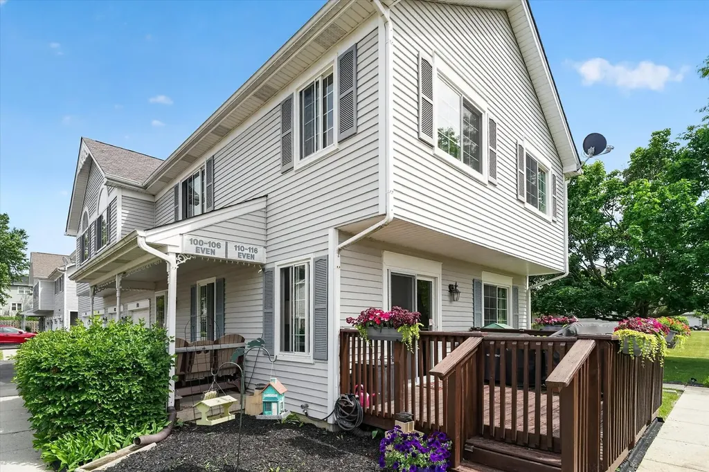 100 Village Creek Drive Lake In The Hills IL 60156