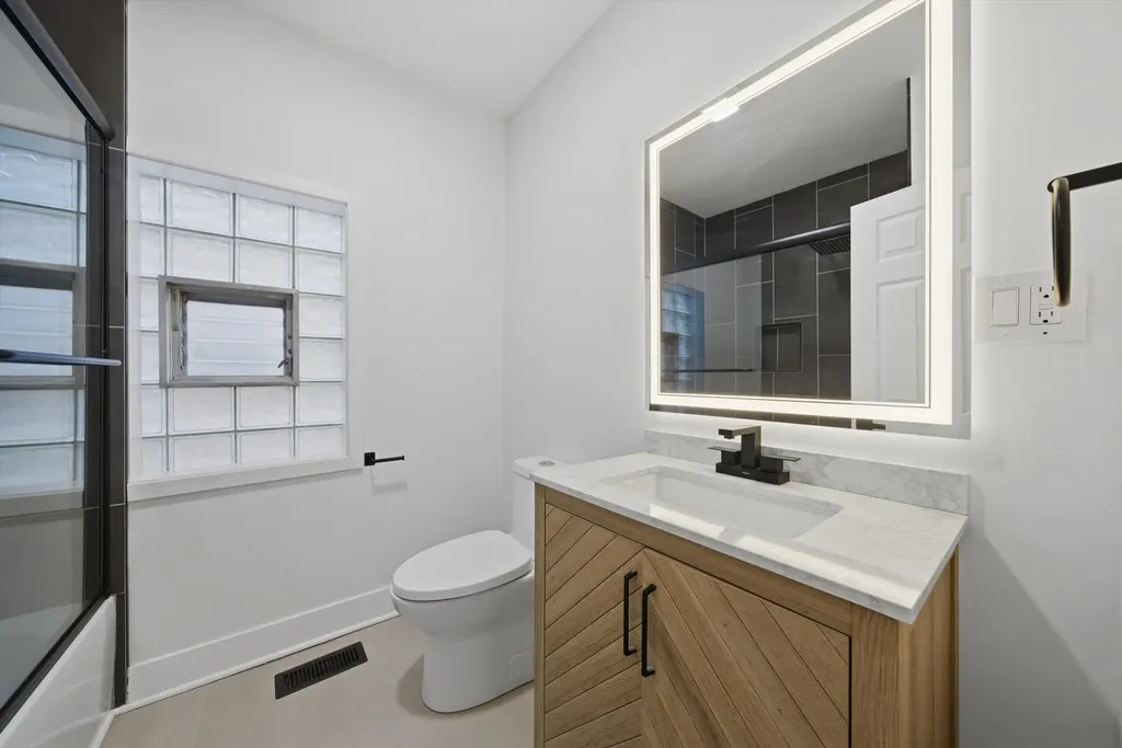 8219 South Throop Street Chicago IL 60620