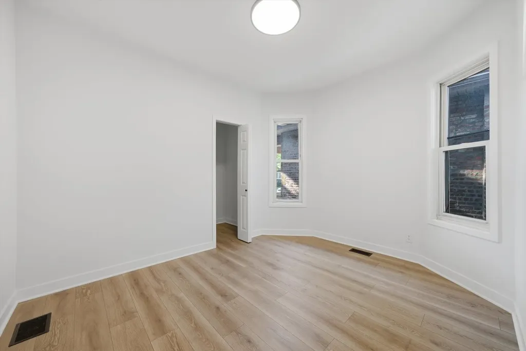 8219 South Throop Street Chicago IL 60620