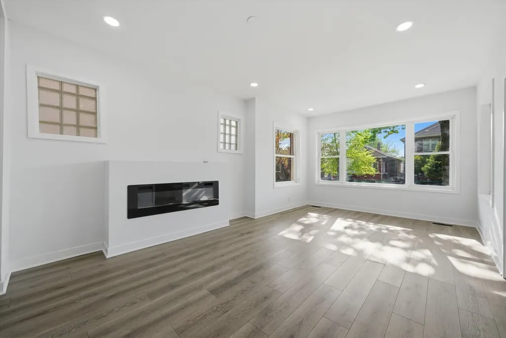 8219 South Throop Street Chicago IL 60620