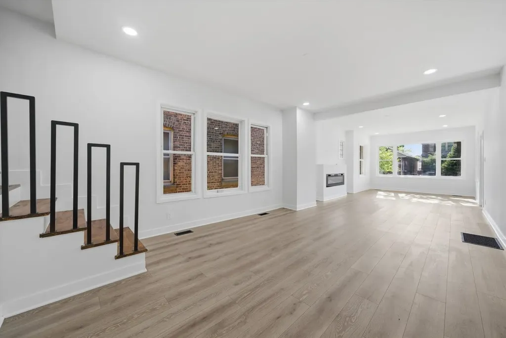 8219 South Throop Street Chicago IL 60620