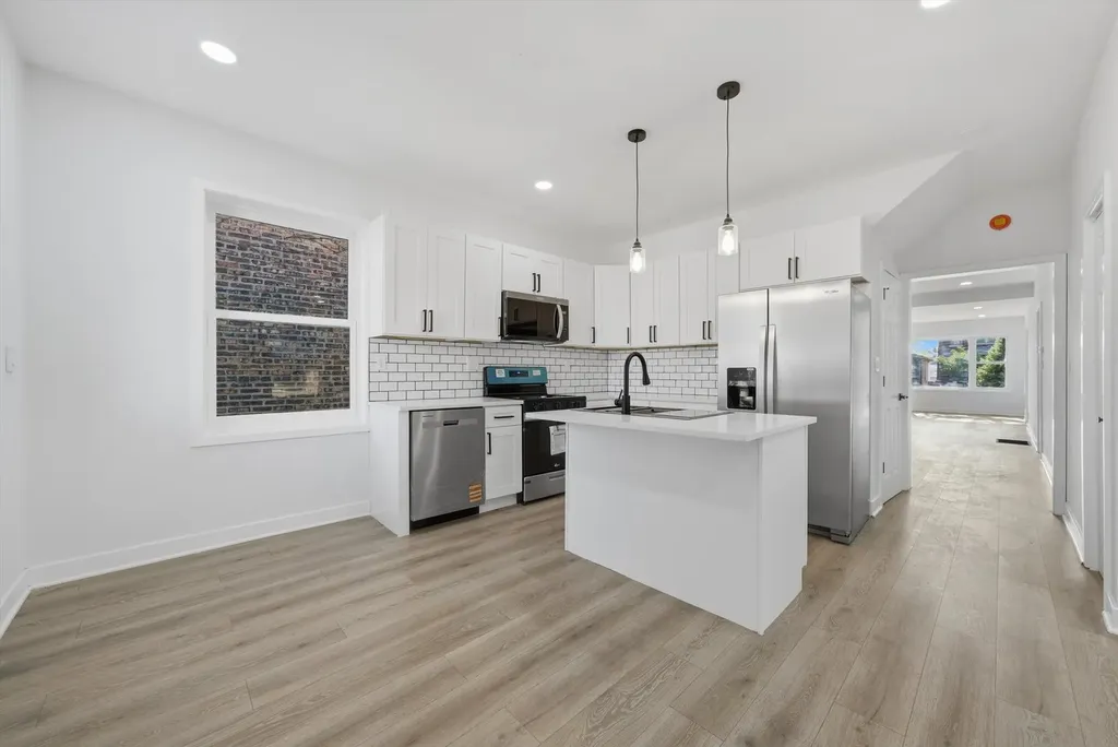 8219 South Throop Street Chicago IL 60620
