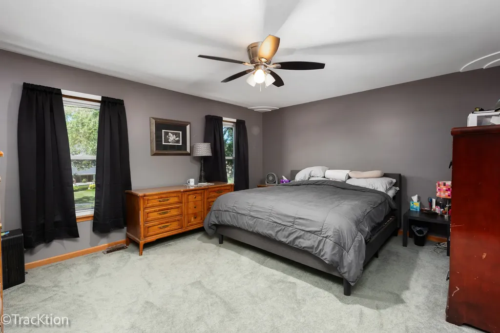 360 Lakeview Drive Aurora IL 60506