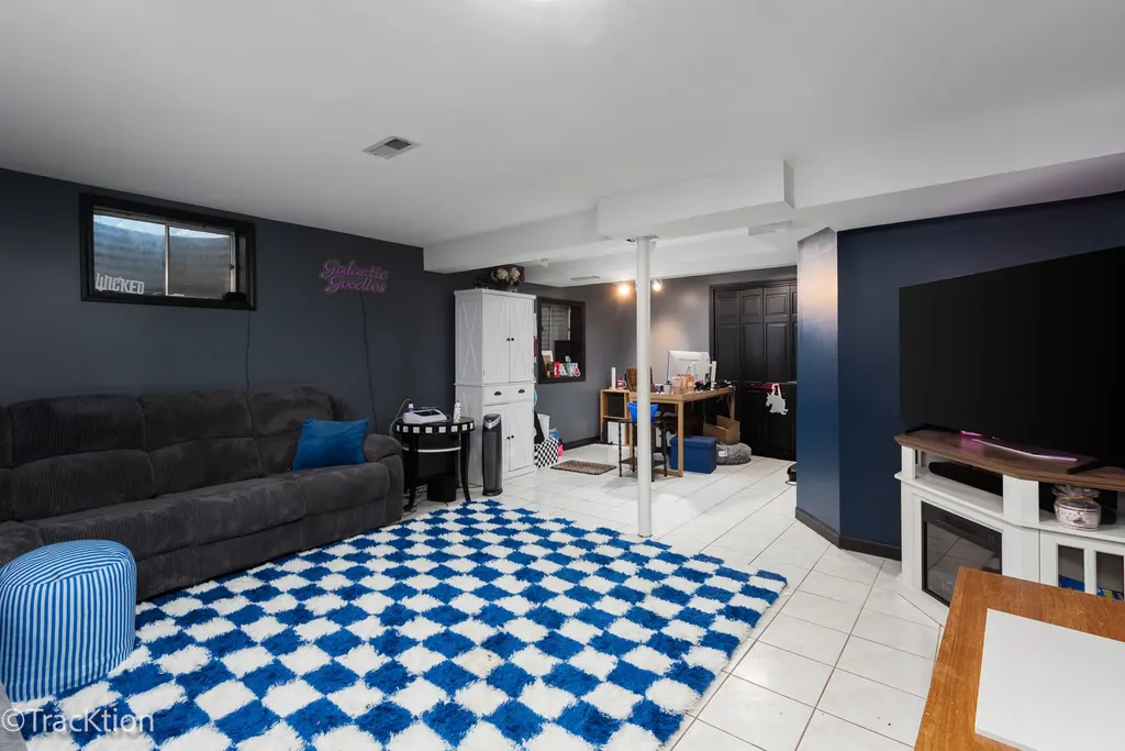 360 Lakeview Drive Aurora IL 60506